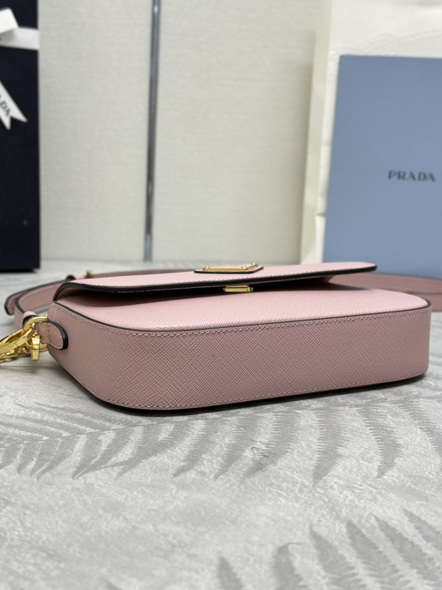 プラダ「Prada」 キャビンクルー ミニバッグ レザー ハンドバッグ