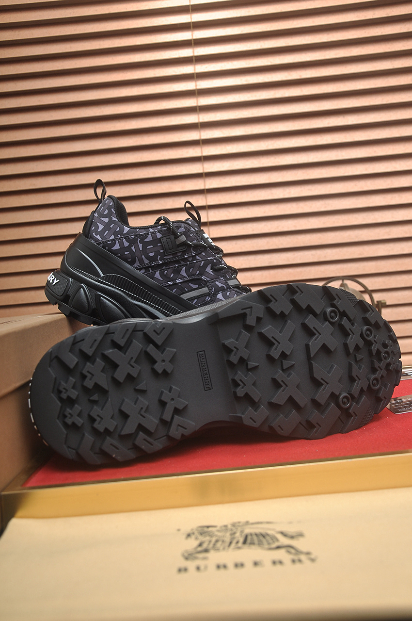 バーバリー「Burberry」 HouseCheck ハウスチェック レザーアーサー ローカットスニーカー