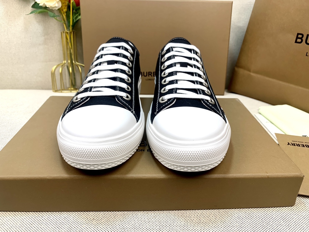 バーバリー「Burberry」メンズクラシックローカットスニーカー