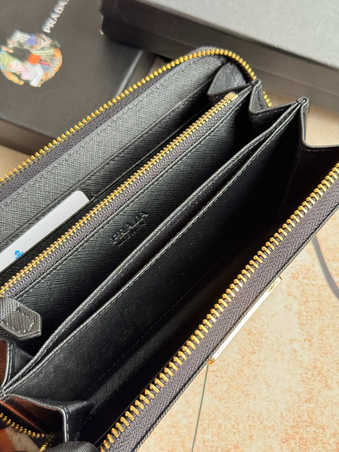 プラダ「PRADA」サフィアーノレザー 財布