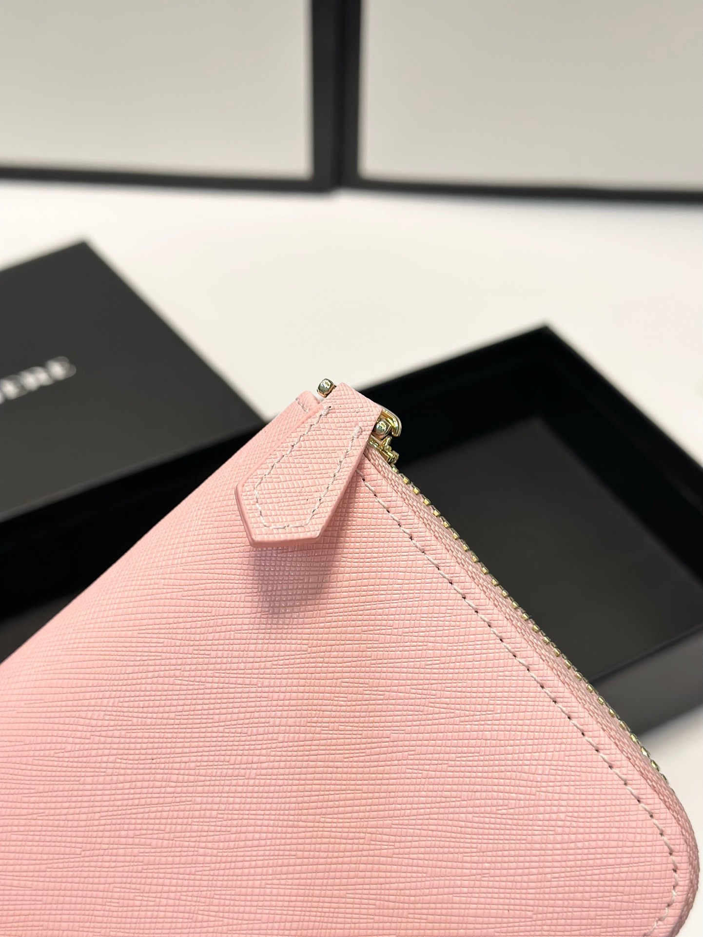 プラダ「PRADA」サフィアーノレザー 財布