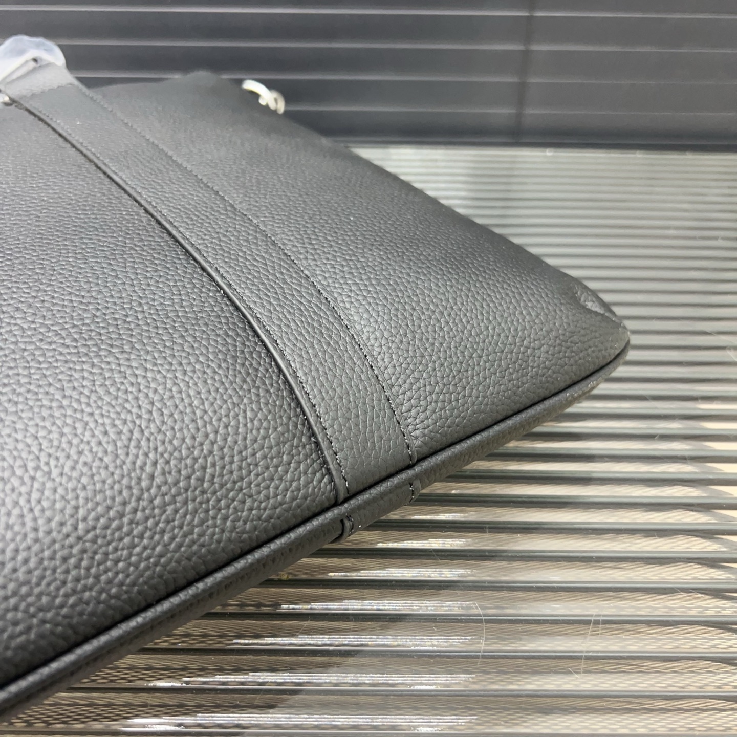 プラダ「Prada」クラシック レザートートバッグ