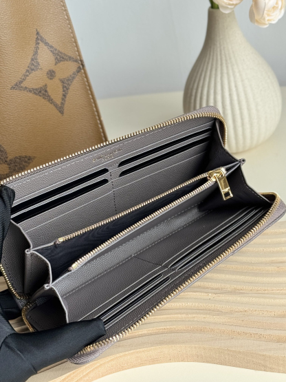 モノグラム・サンローラン「Saint Laurent」フルジップウォレット（グレインパウダーテクスチャー キルティングレザー）-ISETAN PRESTIGE CURATED