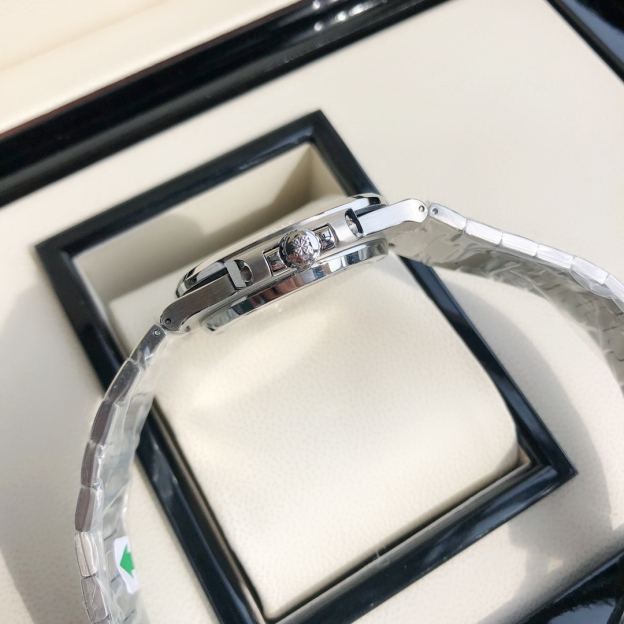 パテック フィリップ「Patek Philippe」ノーチラス 5711/1A 自動巻き腕時計 40mm「4色」