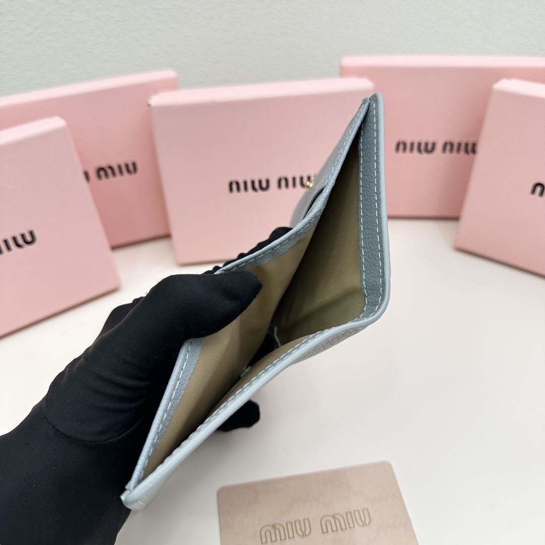 ミュウミュウ「Miu Miu」多機能二つ折りスモールウォレット-ISETAN PRESTIGE CURATED
