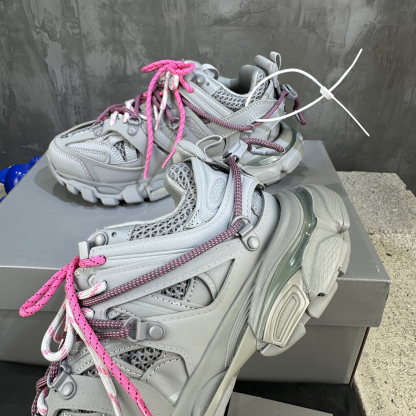 バレンシアガ「Balenciaga」 Sneaker Tess 3.0 Outdoorコンセプトスニーカー