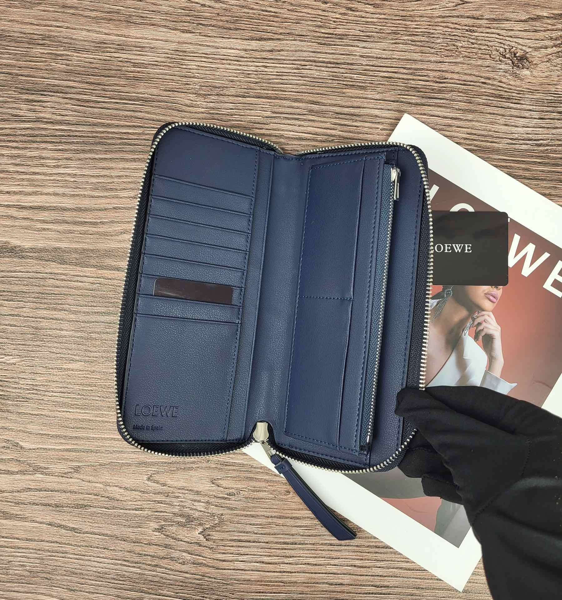 ロエベ「LOEWE」ジッパー付き財布 5色