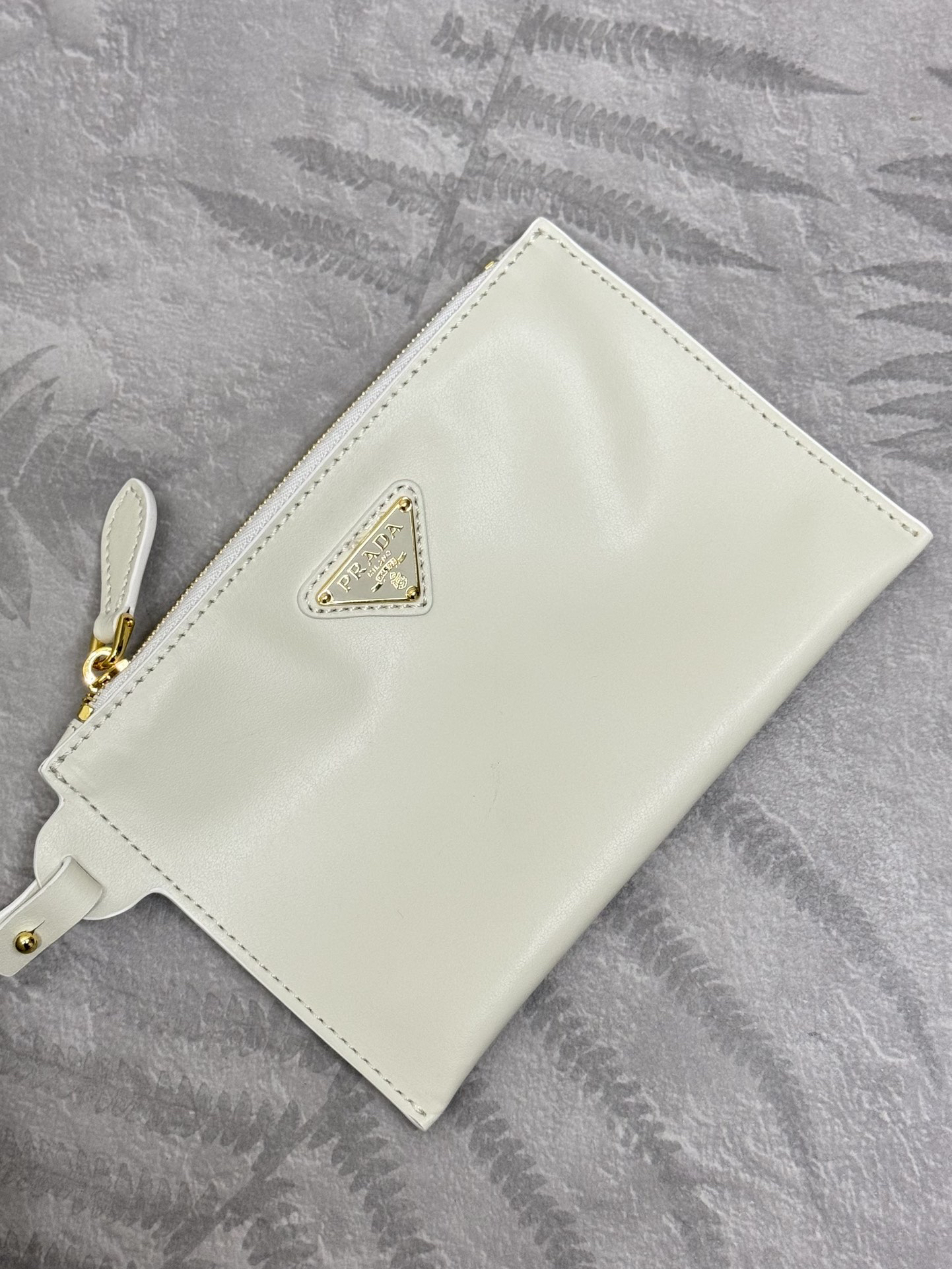 プラダ「Prada」ジオメトリックパンチトートバッグ
