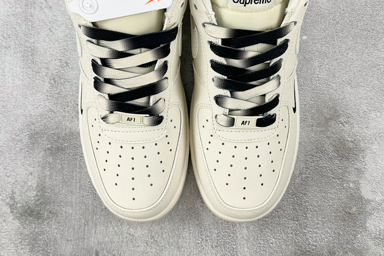 「コラボモデル」Supreme × Nike Air Force 1 Low スニーカー