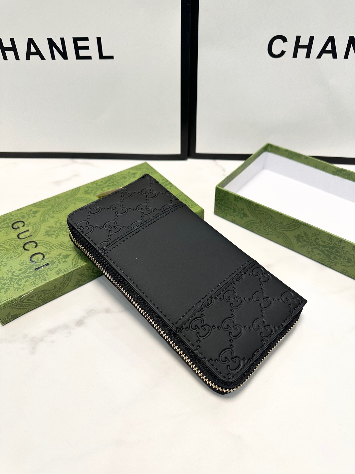 グッチ「Gucci」シグネチャー レザー ウェブ ジップアラウンドウォレット