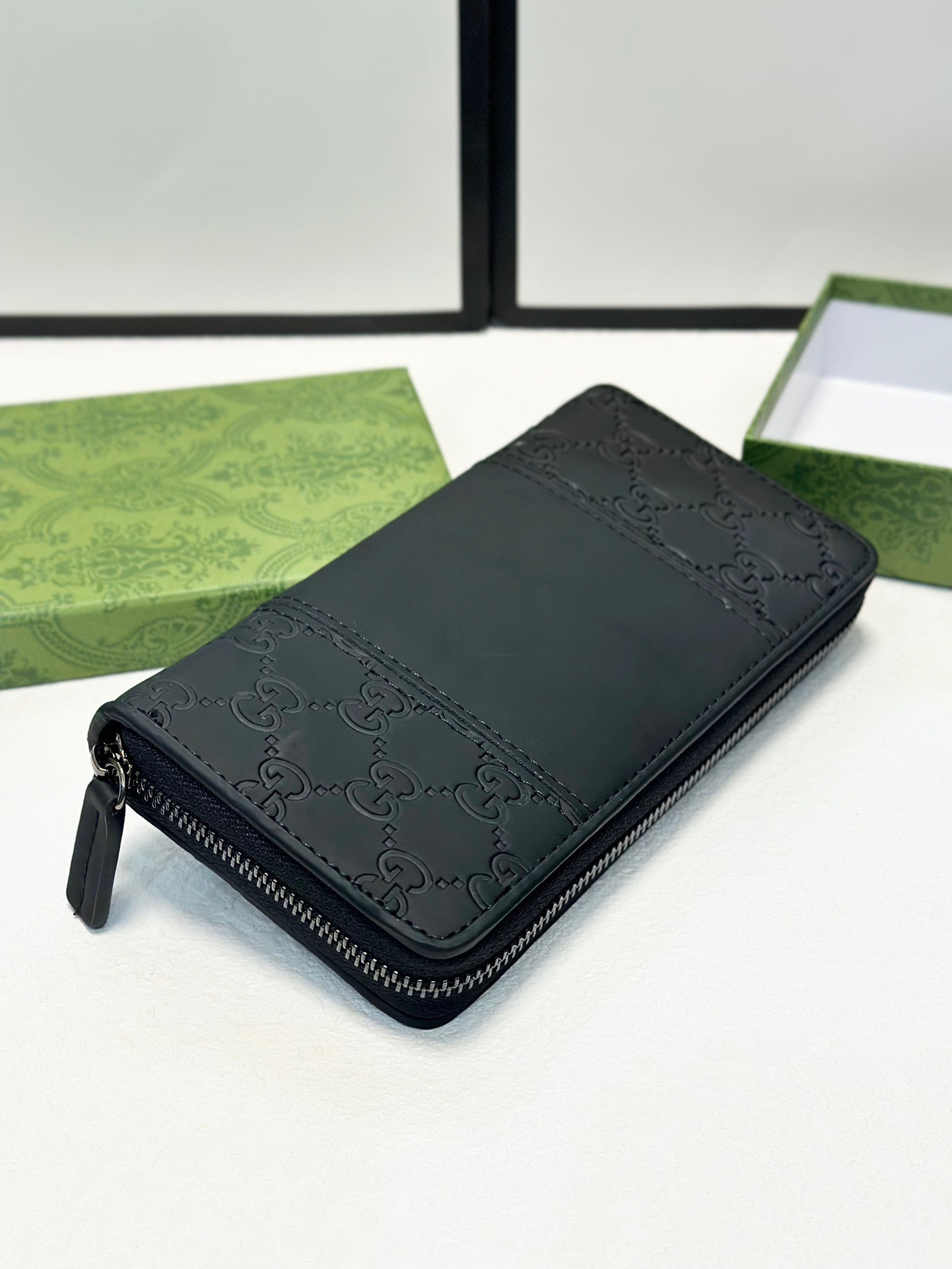 グッチ「Gucci」シグネチャー レザー ウェブ ジップアラウンドウォレット