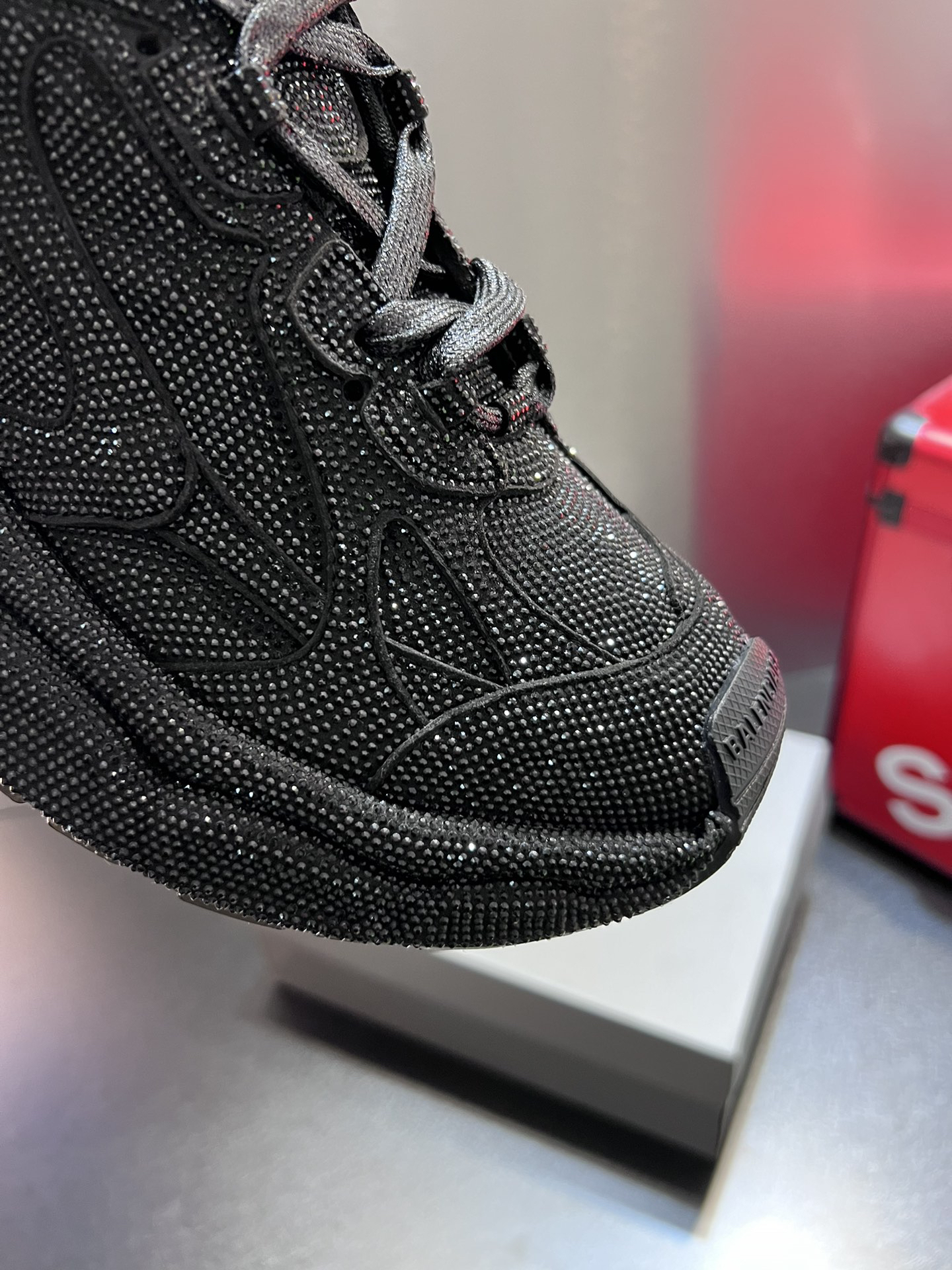 バレンシアガ「Balenciaga」ハンドエンボスド3XLシリーズ スニーカー