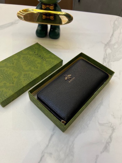 グッチ「Gucci」シグネチャー レザー ウェブ ジップアラウンドウォレット