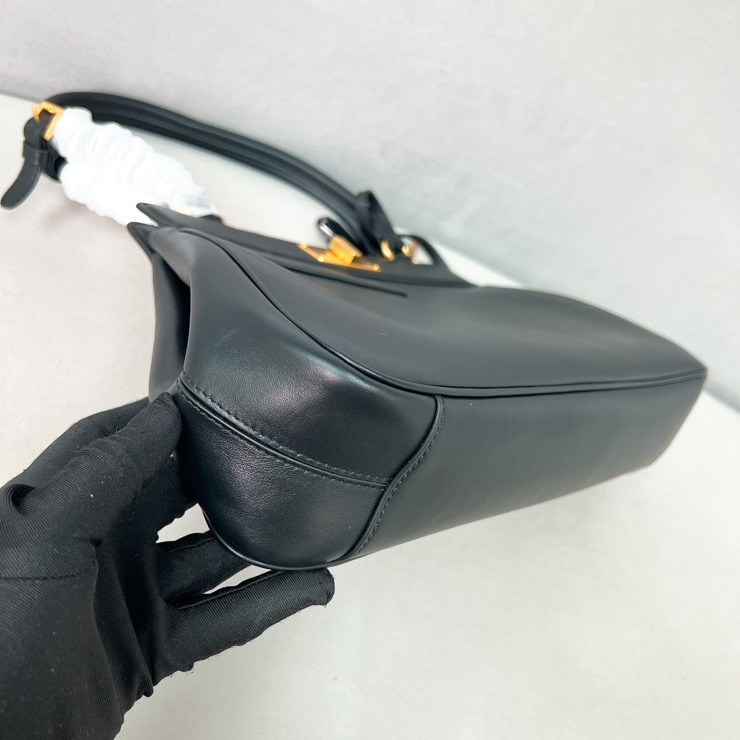 プラダ「Prada」ジオメトリック ショルダーバッグ