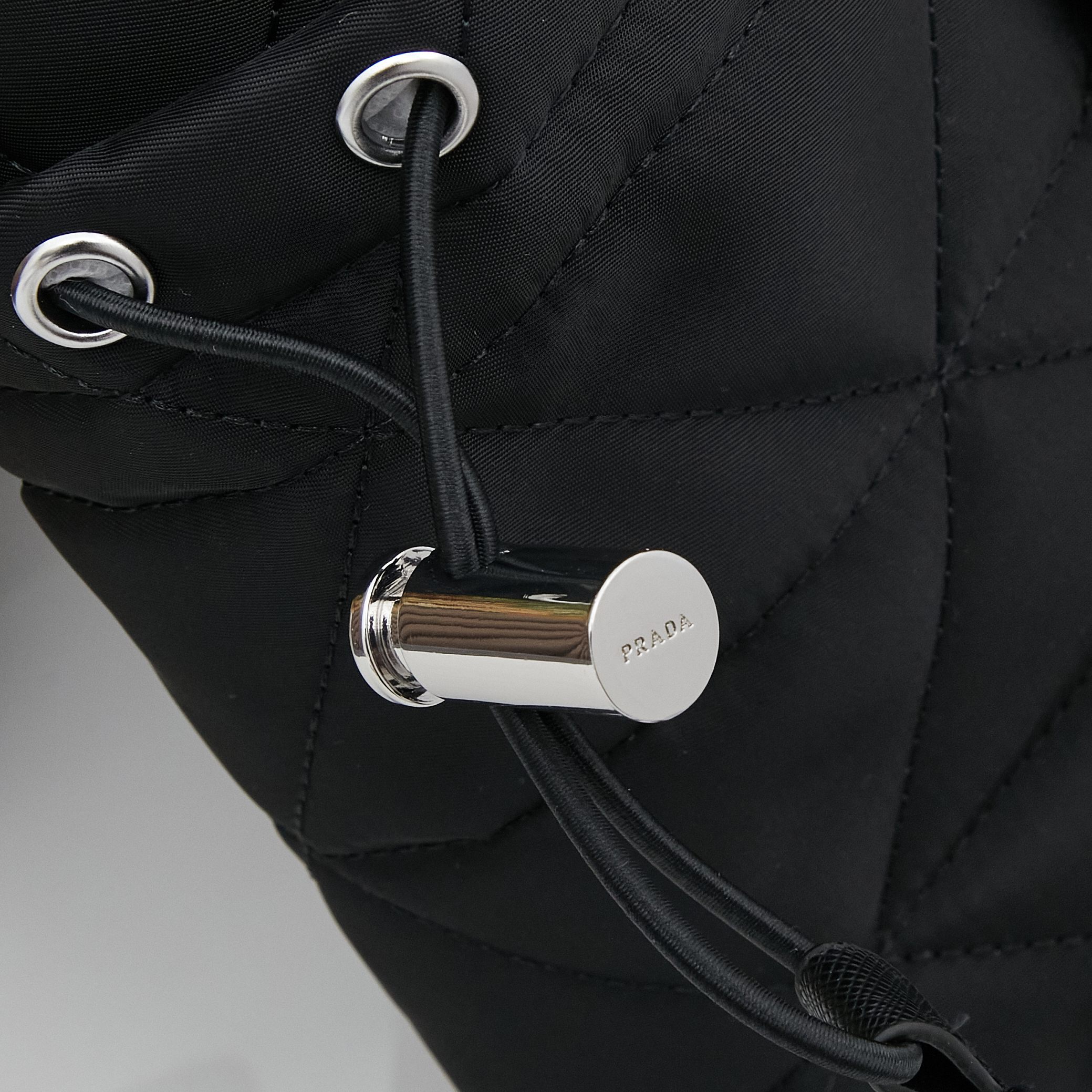 プラダ「Prada」リサイクルナイロン トートバッグ モデル ハンドバッグ