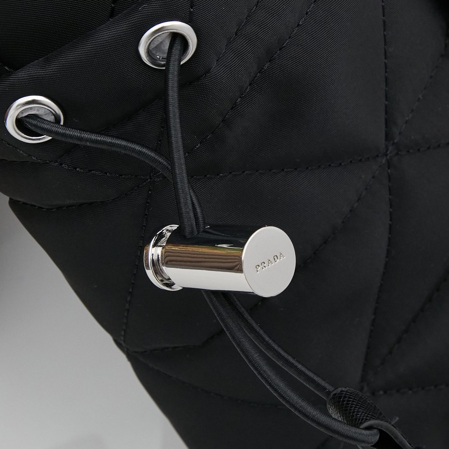 プラダ「Prada」リサイクルナイロン トートバッグ モデル ハンドバッグ