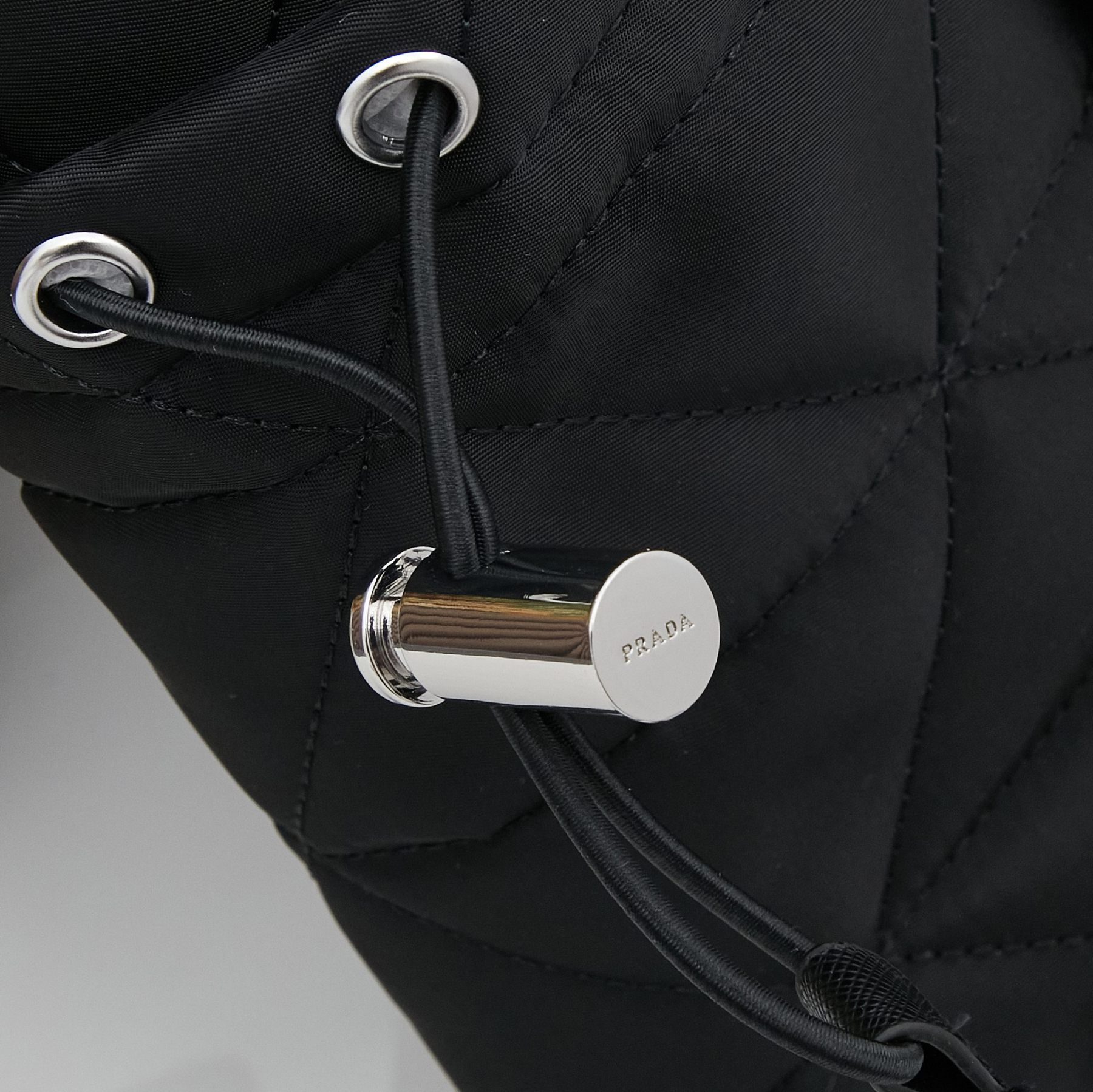 プラダ「Prada」リサイクルナイロン トートバッグ モデル ハンドバッグ