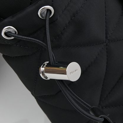 プラダ「Prada」リサイクルナイロン トートバッグ モデル ハンドバッグ