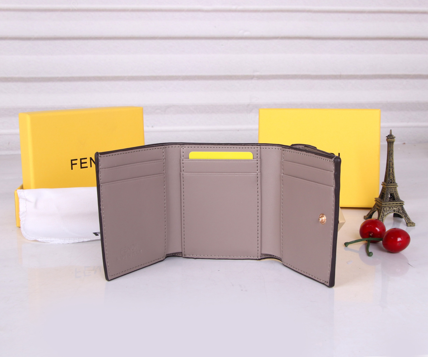 フェンディ「Fendi」FFダイヤモンド財布