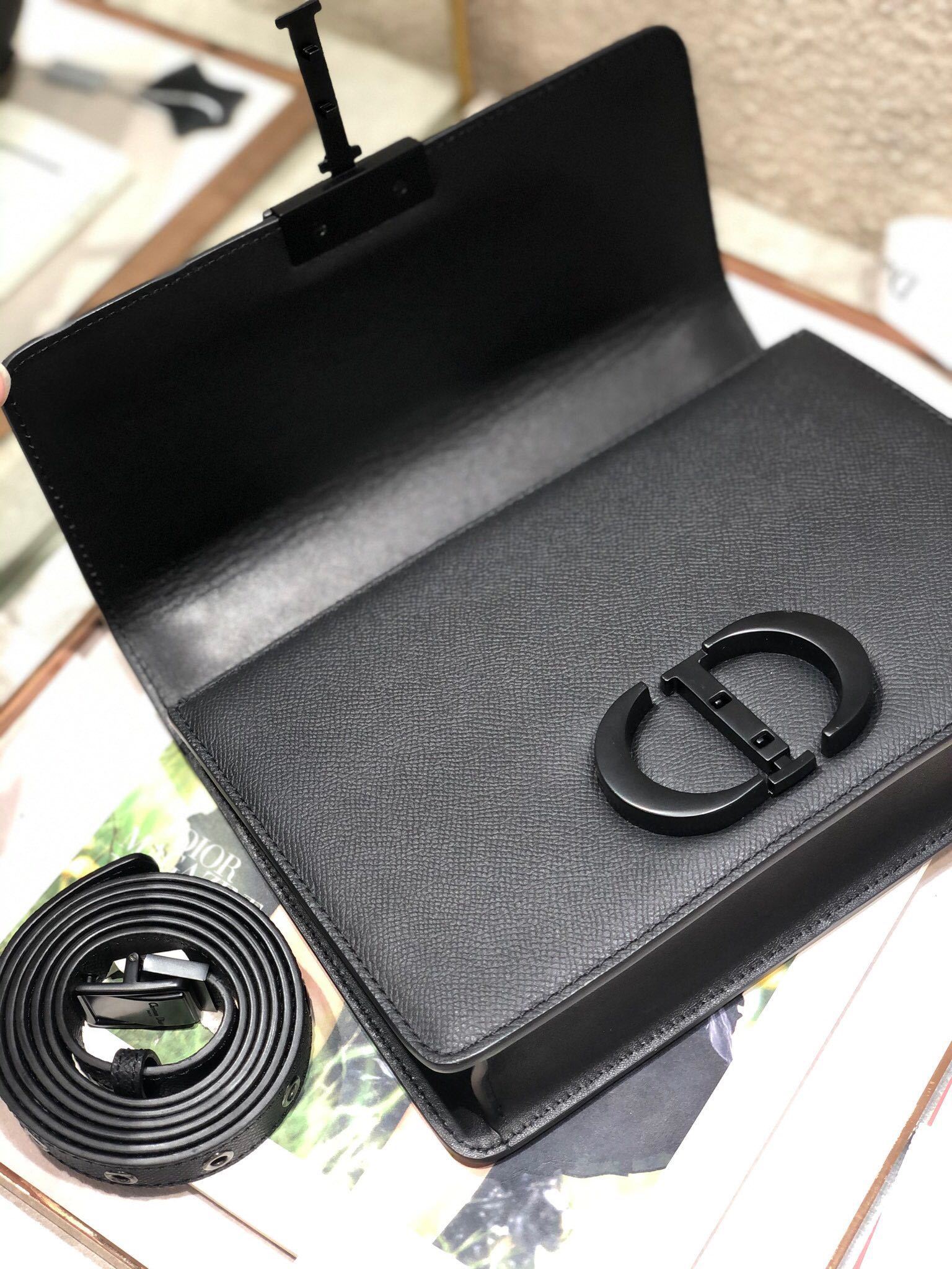 ディオール「Dior」モンターニュ30 掌紋レザー ショルダーバッグ（ブラックハードウェア）