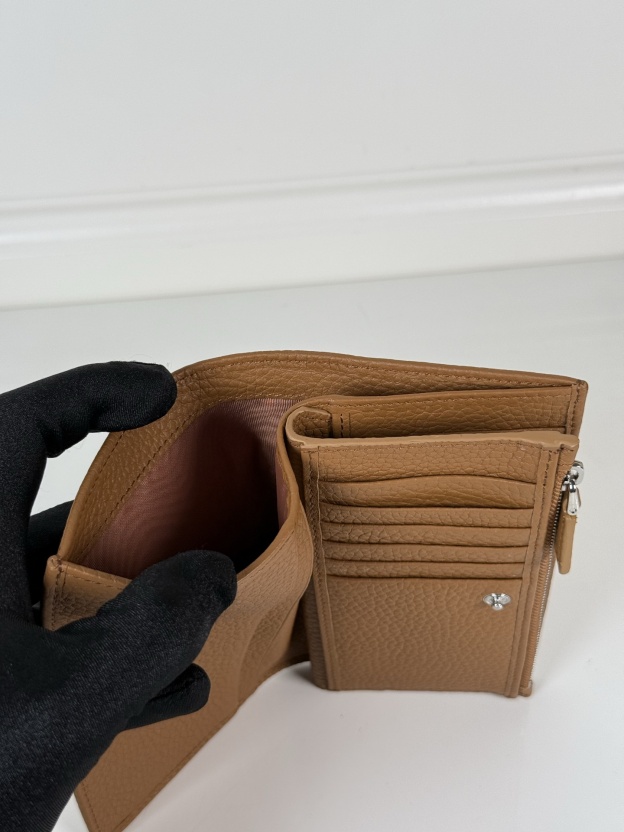 プラダ「Prada」 ロゴプリント スナップウォレット