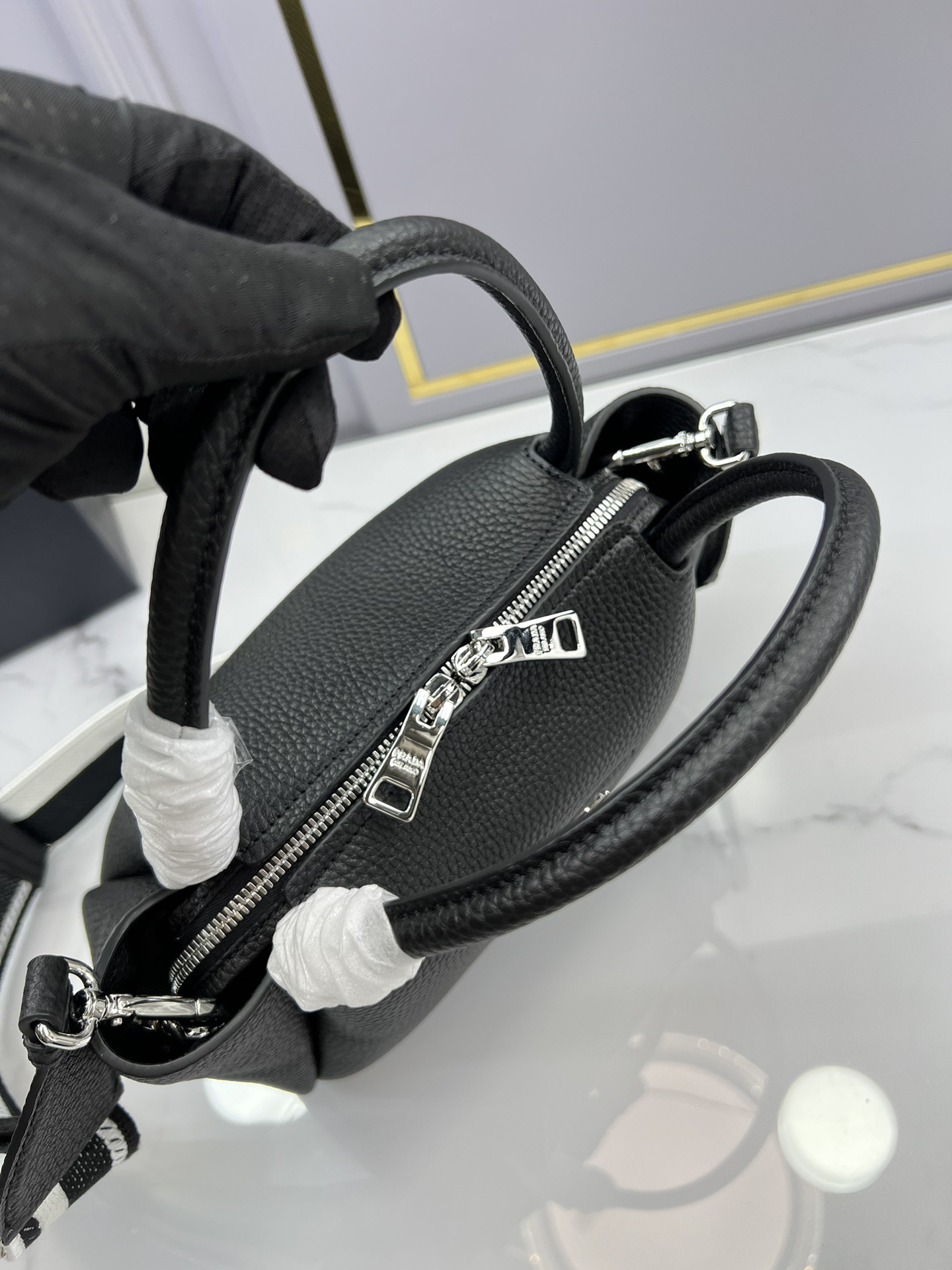 プラダ「Prada」デュアルストラップ バッグ