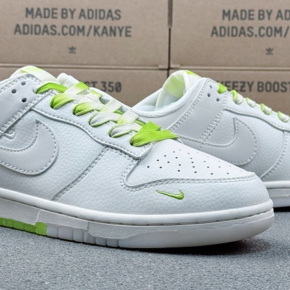「コラボモデル」Supreme x Nike SB Dunk Low ホワイトグリーン スニーカー