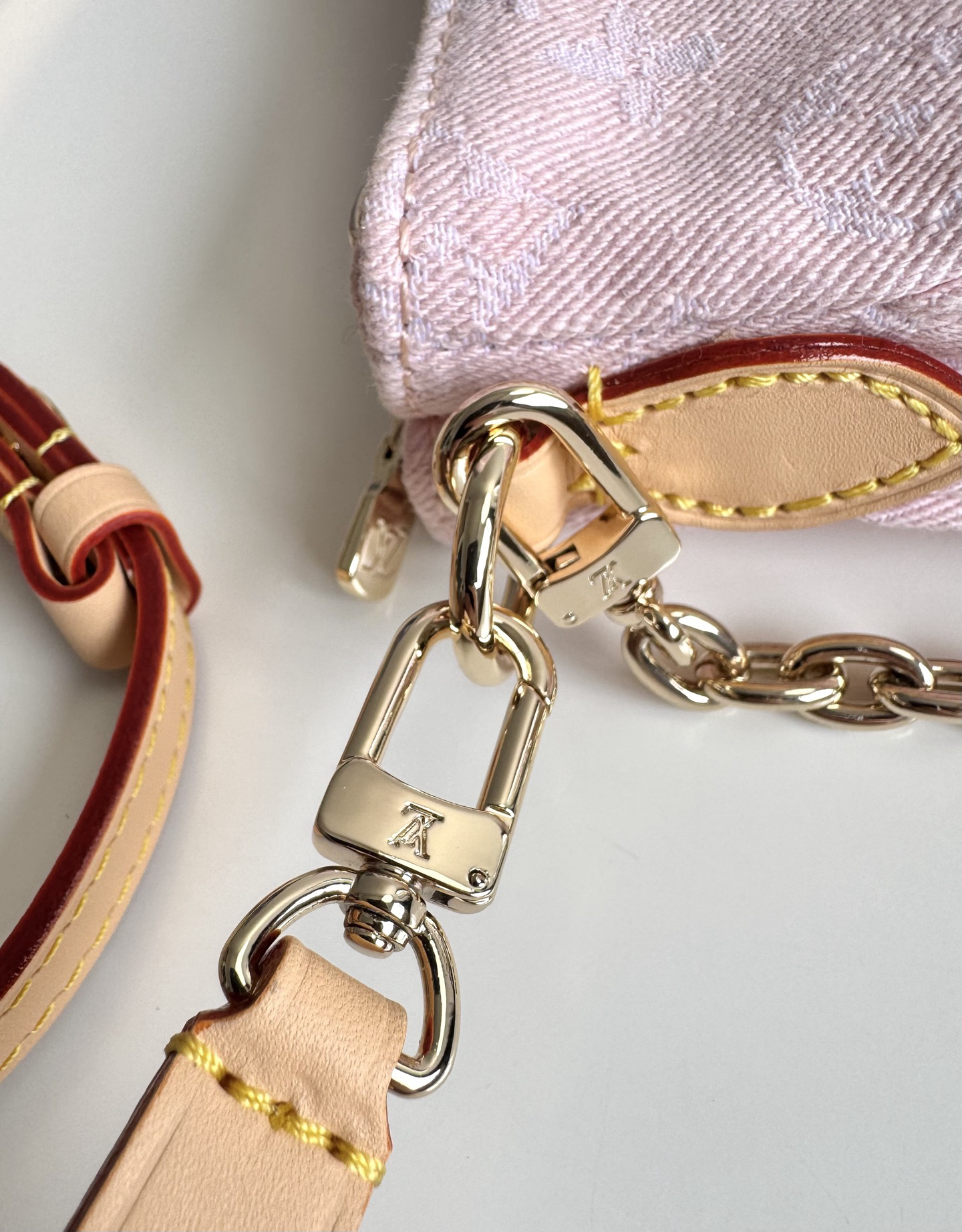 ルイ・ヴィトン「Louis Vuitton」Liv Pochette ハンドバッグ