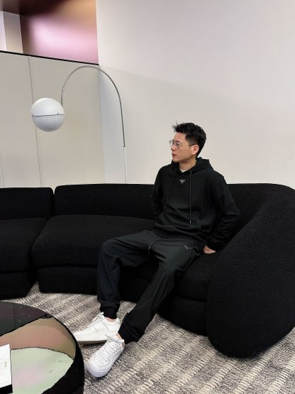 プラダ「Prada」秋冬 メンズ  カジュアルスポーツセット