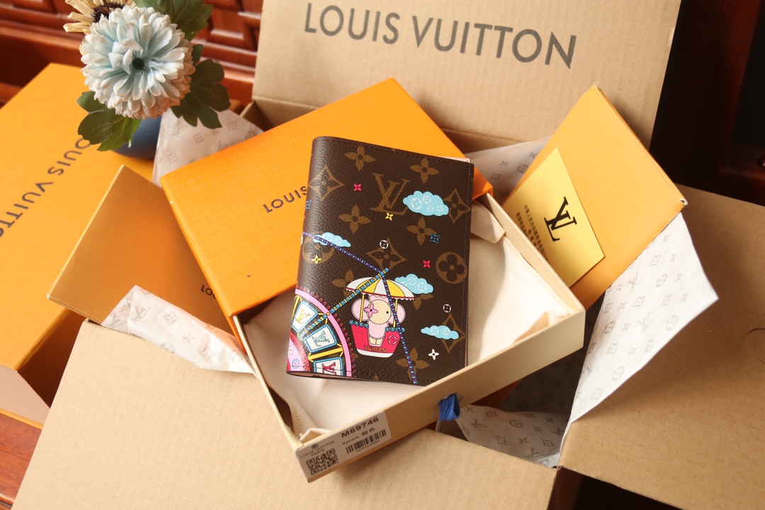 ルイ・ヴィトン「Louis Vuitton」 Vivienne Snow Show パスポートカバー