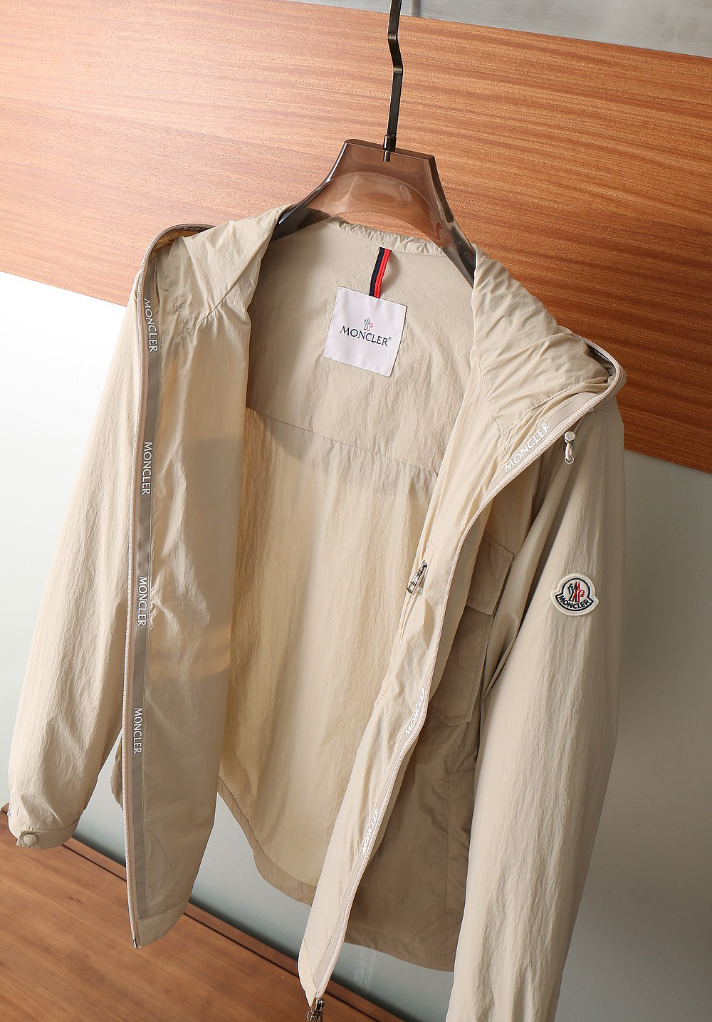 モンクレール「Moncler」秋のフード付きジャケット