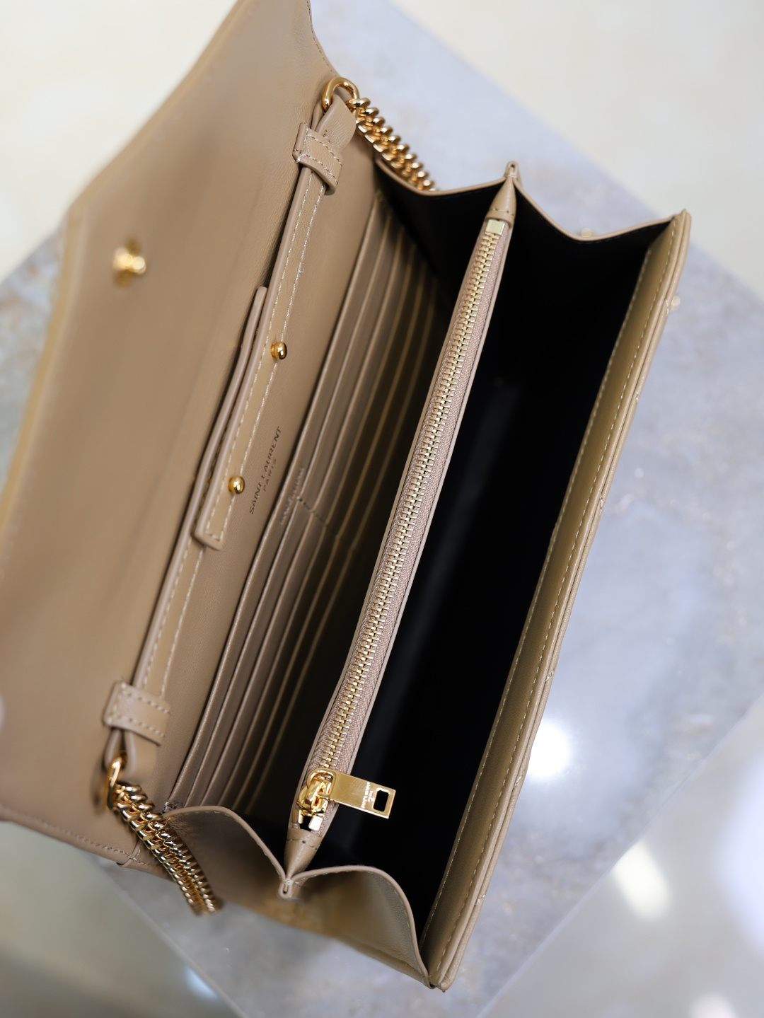 2026サンローラン「SAINT LAURENT MONOGRAMME アンベロープ チェーンウォレット