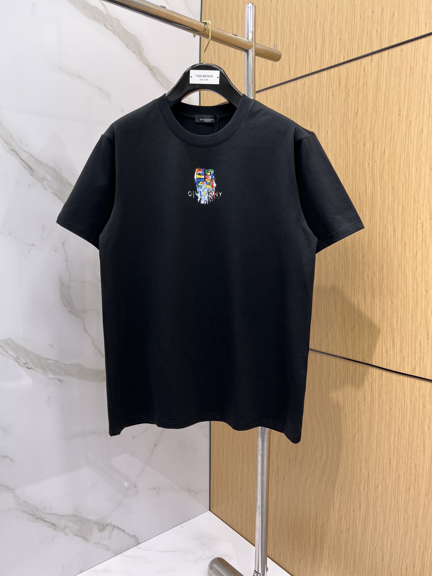 ジバンシィ「Givenchy」ジバンシィ Tシャツ / ショートスリーブ クルーネック