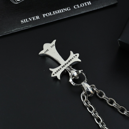 クロムハーツ「Chrome Hearts」のクラシックネックレス - 日常に上品なアクセントを添えるユニセックスモデル