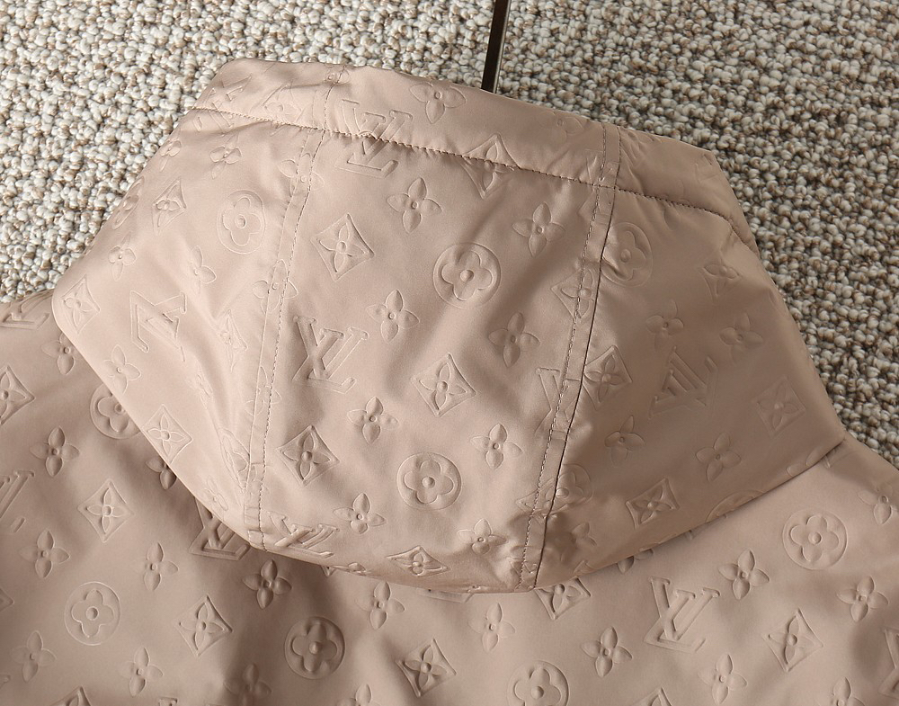 ルイ・ヴィトン「Louis Vuitton」秋冬コレクション ダウンジャケット