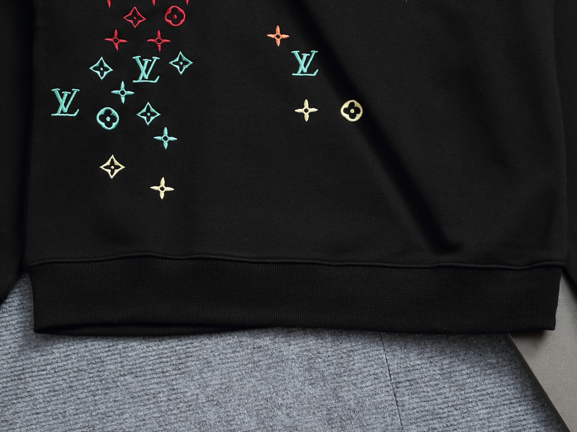 ルイ・ヴィトン「Louis Vuitton」スウェット(ユニセックス)