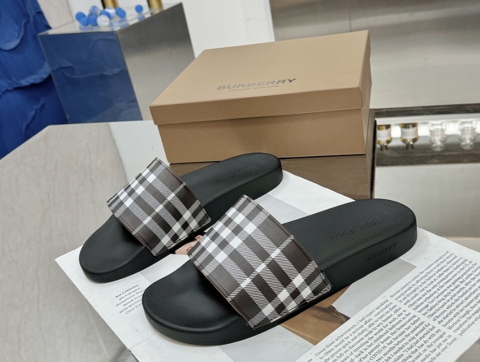 バーバリー「Burberry」バーバリー ヴィンテージ チェック スライドサンダル / ビーチサンダル