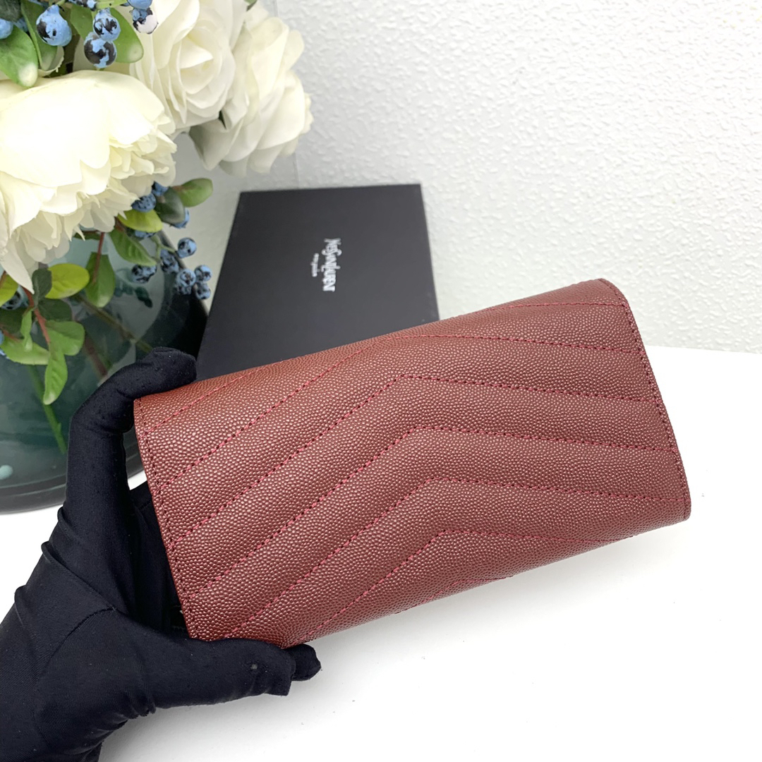 サンローラン「Saint Laurent」カサンドラ マトラッセ ラージ フラップウォレット（グレイン・ド・プードル エンボスレザー）