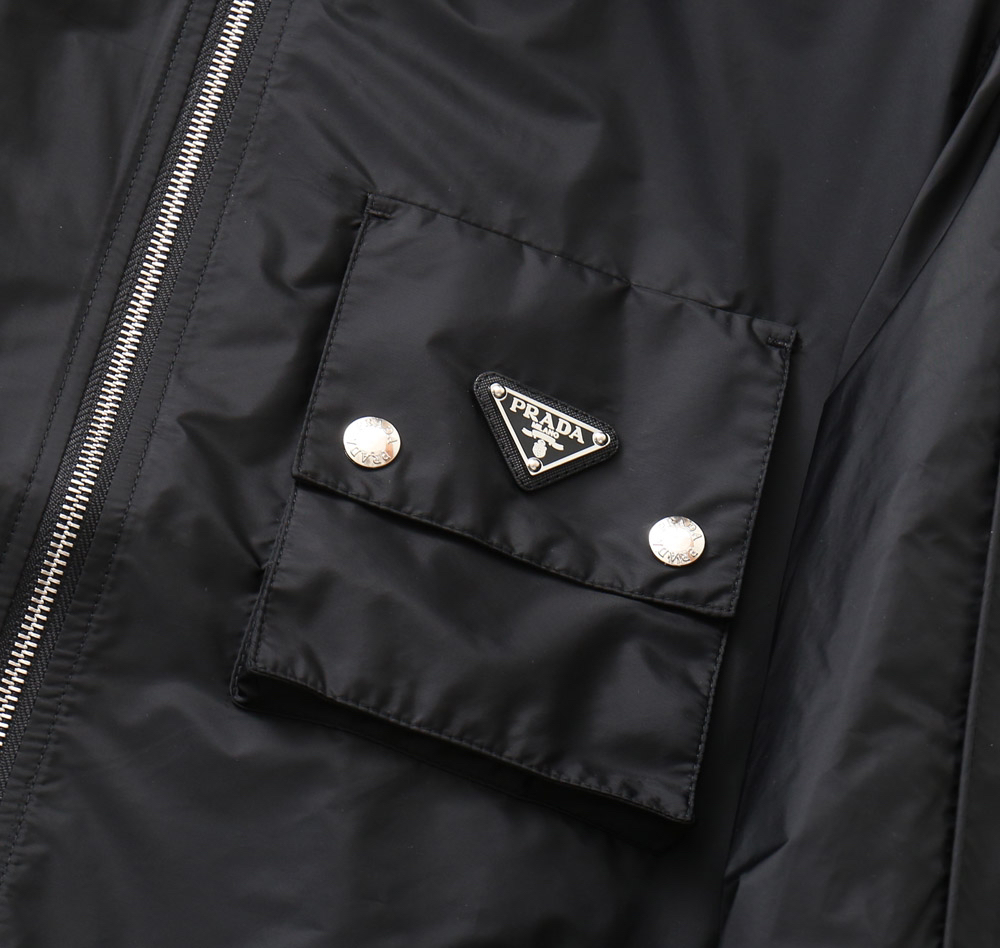 プラダ「Prada」秋冬 フード付きアウター