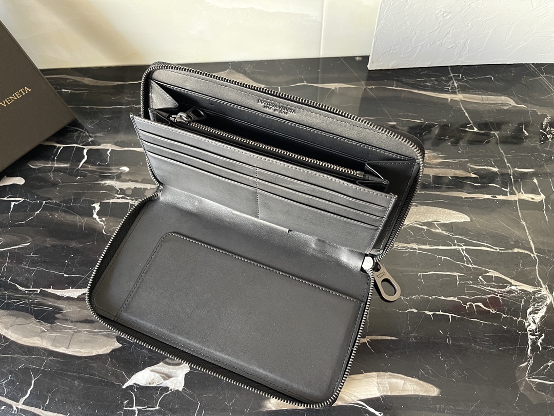 ボッテガ・ヴェネタ「Bottega Veneta」イントレチャート ザッパー ウォレット