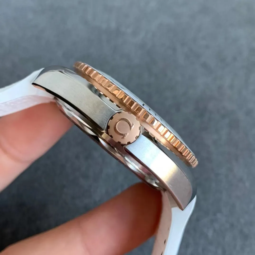 オメガ「Omega」Seamaste﻿r Planet Ocean 600﻿M マスター クロノメーター 39.5MM スチール＆ラバーストラップ メンズ腕時計