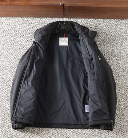 モンクレール「Moncler」秋のフード付きジャケット