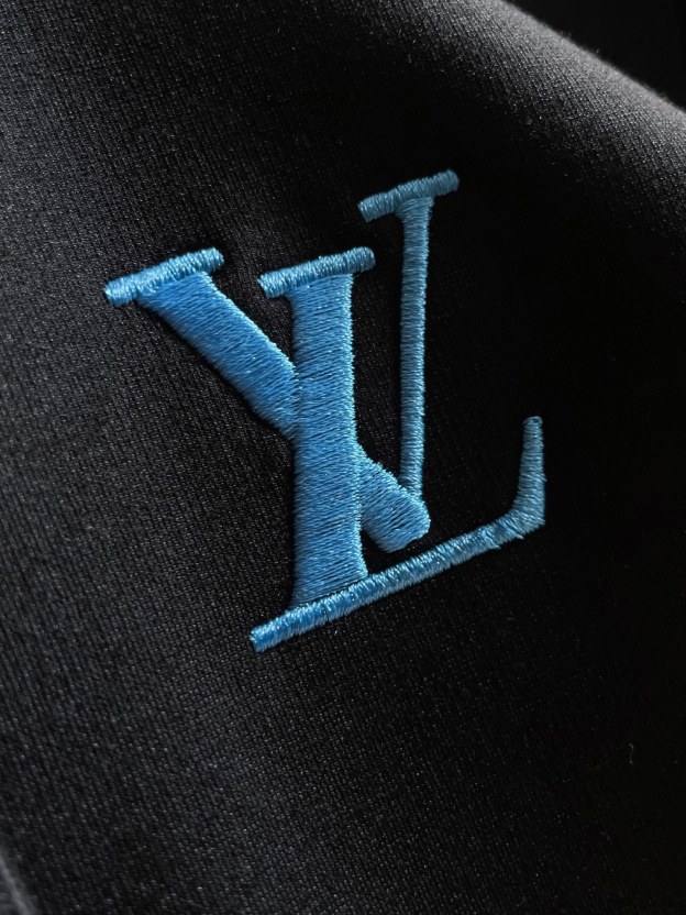 ルイ・ヴィトン「Louis Vuitton」フード付きスウェットシャツ 