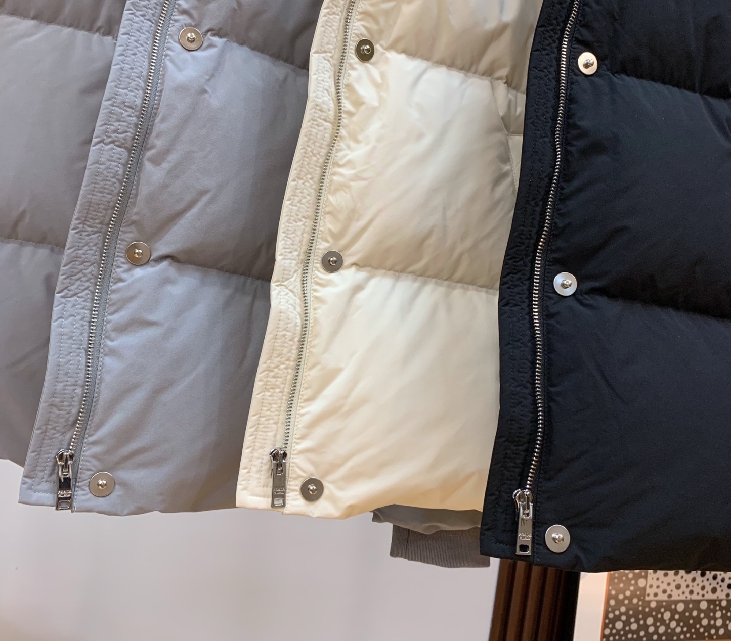 プラダ「Prada」秋冬フード付きダウンジャケット