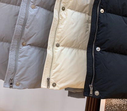 プラダ「Prada」秋冬フード付きダウンジャケット