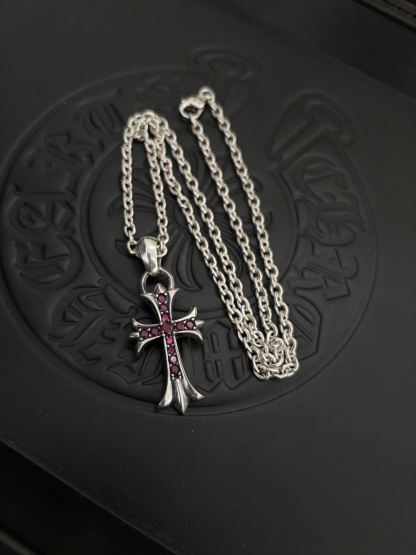 クロムハーツ「Chrome Hearts」のクラシックネックレス - 日常に上品なアクセントを添えるユニセックスモデル