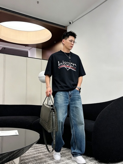 バレンシアガ「Balenciaga」ロゴプリントTシャツ / ショートスリーブ クルーネック
