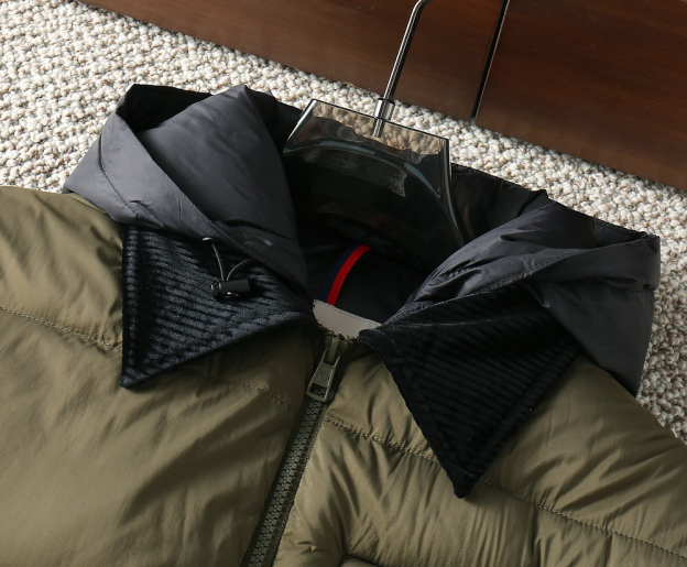 モンクレール「Moncler」秋冬 フード付きダウンジャケット