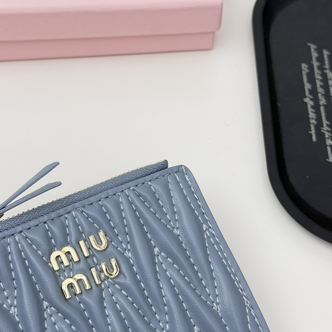 ミュウミュウ「Miu Miu」ミュウミュウ マテラッセ ラムスキン コンパクトバッグ 790 / ショルダーバッグ