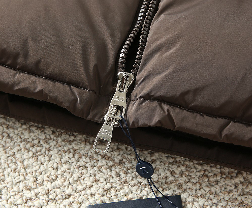 ルイ・ヴィトン「Louis Vuitton」秋冬コレクション ダウンジャケット